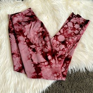 ‼️BLOWOUT SALE‼️5/$25 Red/pink scrunch leggings